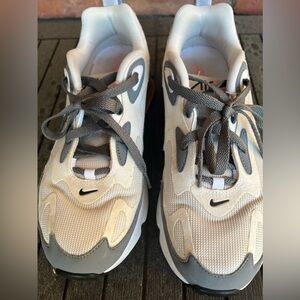 Nike women’s sneakers